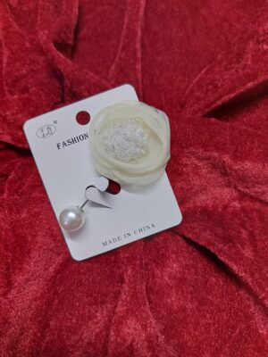 Off-White - Brooch with Pearl and Beads