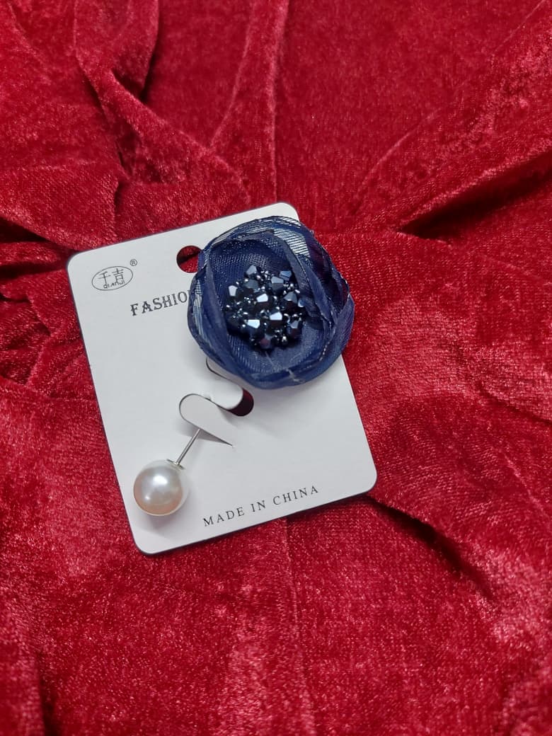 Dreamy Blue - Brooch with Pearl and Beads